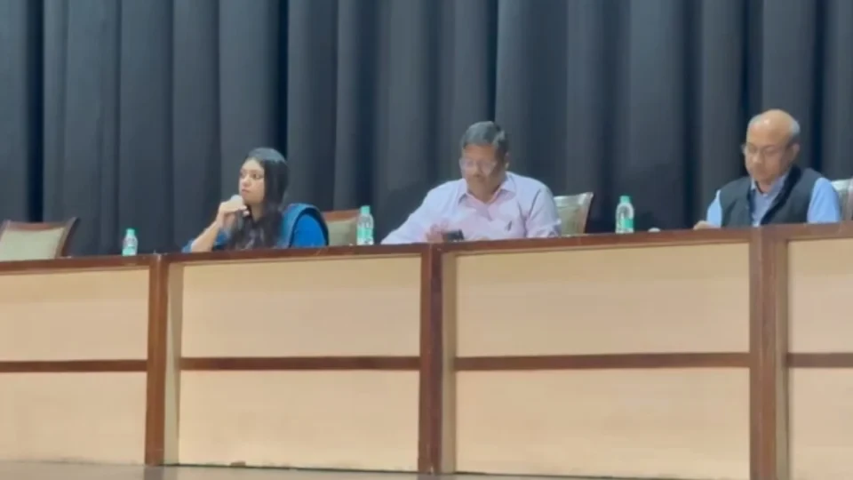 'फेक न्यूज से उकसावे में आए कर्मी', कमेटी ने बताई नोएडा में बवाल के पीछे की वजह