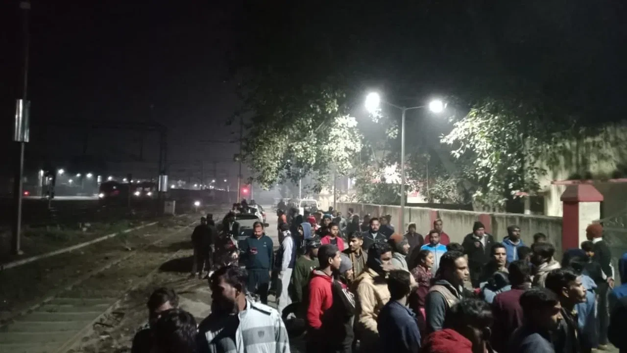 प्रयागराज में बड़ा रेल हादसा, तेज रफ्तार ट्रेन ने पांच लोगों को रौंदा