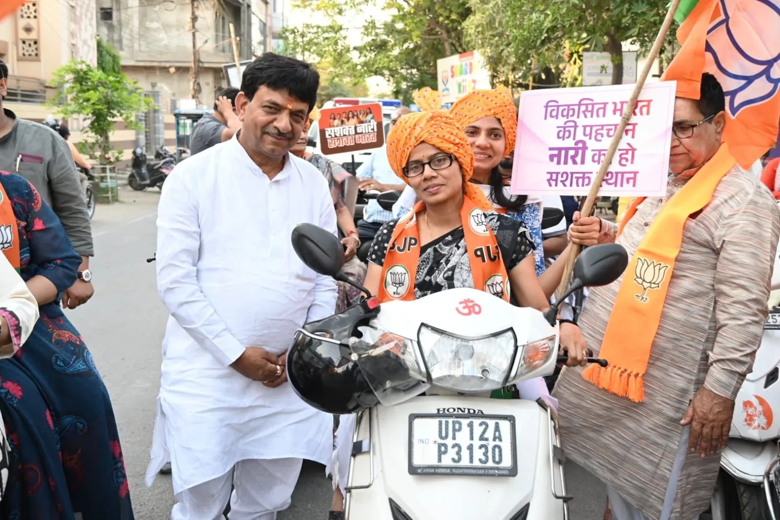 महिला आरक्षण के समर्थन में महिलाओं ने निकाली स्कूटी रैली, कपिल देव अग्रवाल ने दिखाई हरी झंडी