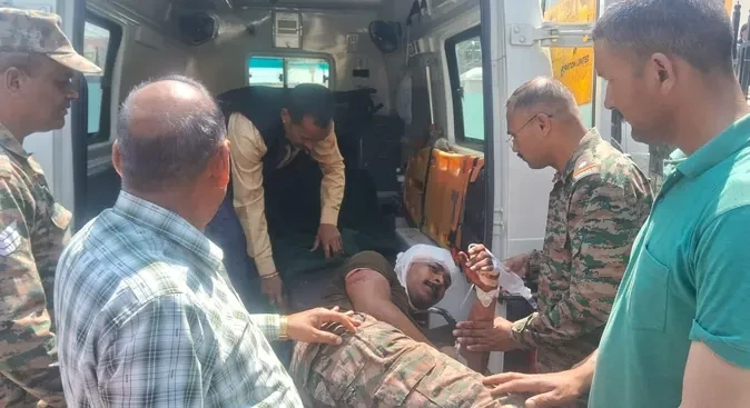 बद्रीनाथ: मंडल-चोपता रोड पर सेना का वाहन हादसे का शिकार, दो जवान घायल