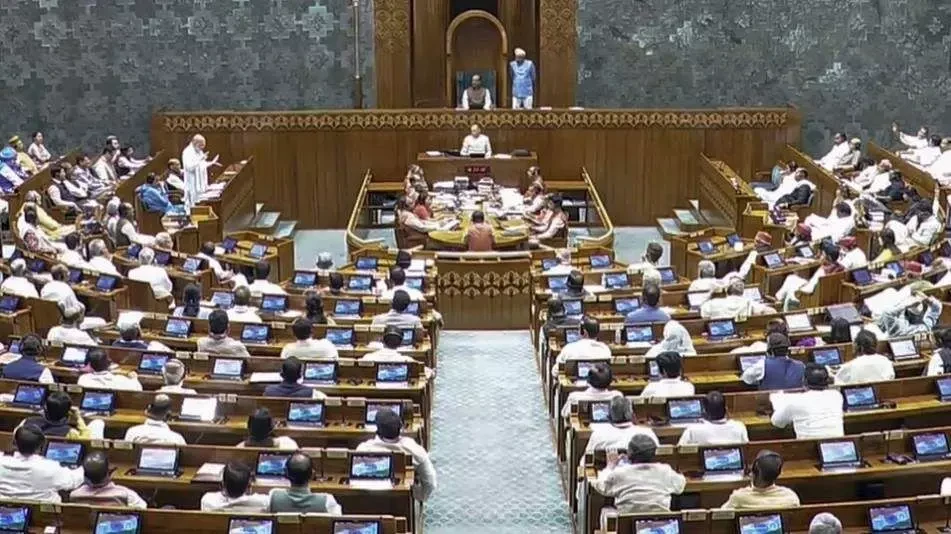 लोकसभा में महिला आरक्षण बिल गिरा, दो-तिहाई बहुमत से रह गया दूर