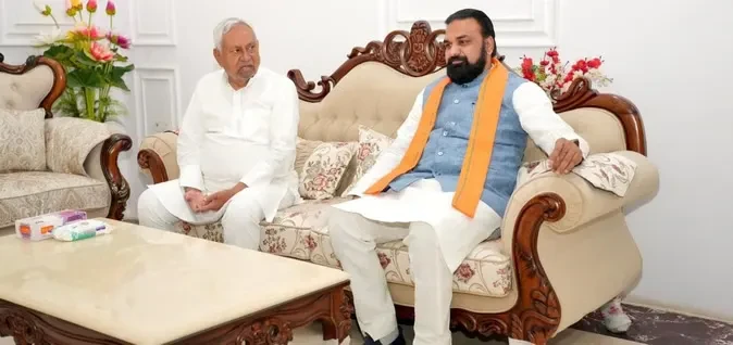 बिहार में नई सरकार के बाद नीतीश कुमार ने की मुख्यमंत्री सम्राट चौधरी से मुलाकात