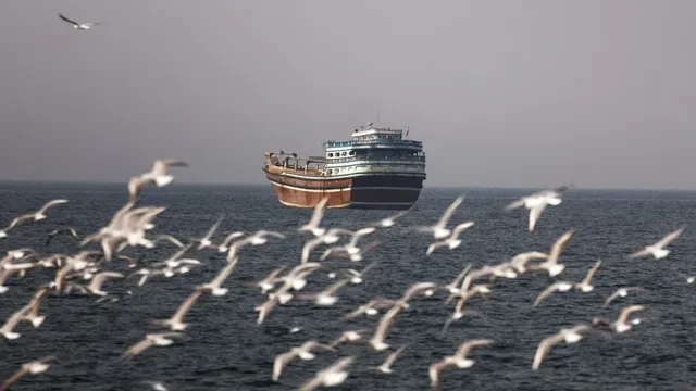 ईरान ने होर्मुज जलडमरूमध्य पर फिर लगाया प्रतिबंध, बढ़ा तनाव