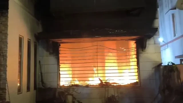 गुजरात: सुरेंद्रनगर के बंगले में लगी भीषण आग, पति-पत्नी की जलकर मौत