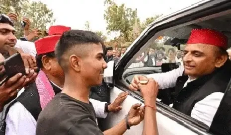 फतेहपुर: अखिलेश यादव ने जहां पी थी चाय, उस दुकान पर खाद्य विभाग का छापा