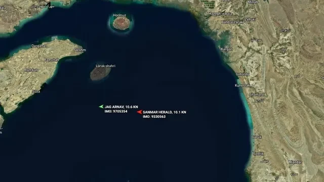 होर्मुज जलडमरूमध्य में तनाव: फायरिंग की खबरों के बाद दो भारतीय जहाज लौटे