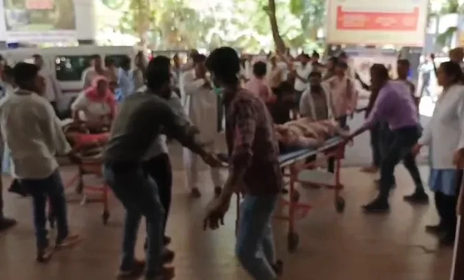 अजमेर में बड़ा हादसा: बस खाई में गिरी, एक बच्चे की मौत, कई घायल