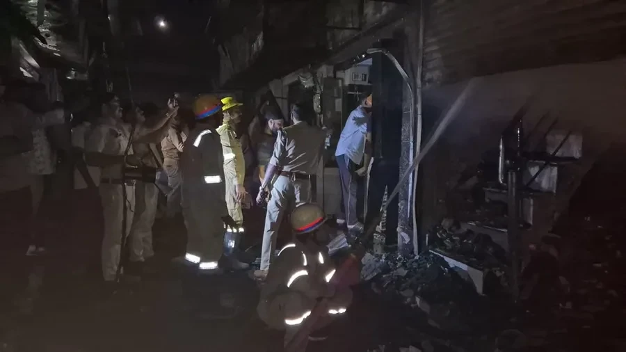 शिकोहाबाद की सब्जी मंडी में भीषण आग, 60 दुकानें जलकर खाक