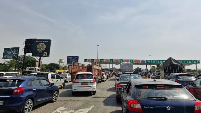 चारधाम यात्रा: सिवाया टोल प्लाजा पर घंटों फंसे यात्री, ट्रैफिक व्यवस्था पर उठे सवाल