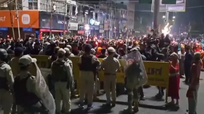 मणिपुर में तनाव बरकरार, हिंसक घटनाओं और विरोध प्रदर्शनों से जनजीवन प्रभावित