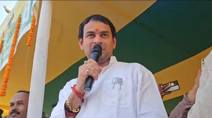 तेज प्रताप ने राहुल गांधी पर साधा निशाना, प्रियंका को बताया बेहतर नेतृत्व विकल्प