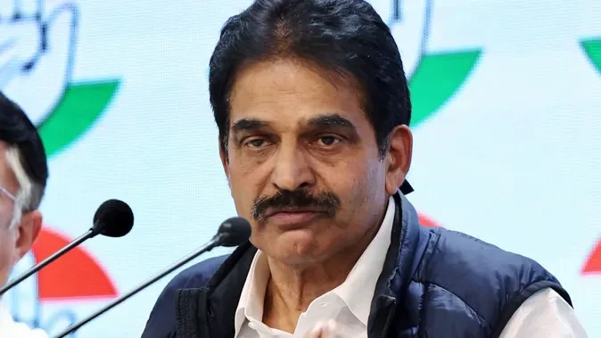 वेणुगोपाल ने ओम बिरला को लिखा पत्र, पीएम मोदी के खिलाफ दिया विशेषाधिकार हनन का नोटिस