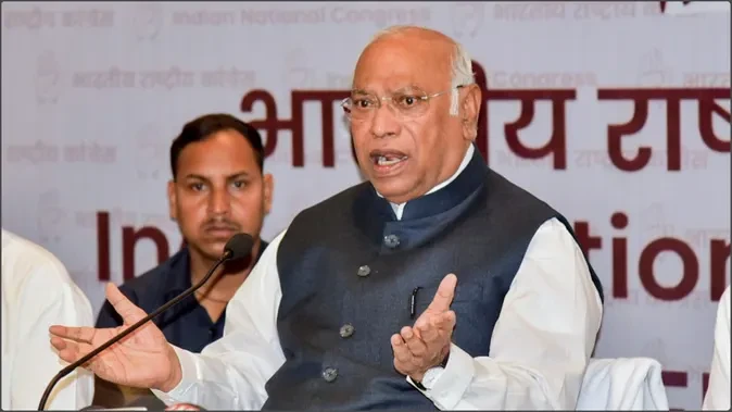 खरगे ने प्रधानमंत्री के बारे में की आपत्तिजनक टिप्पणी, बाद में दी सफाई