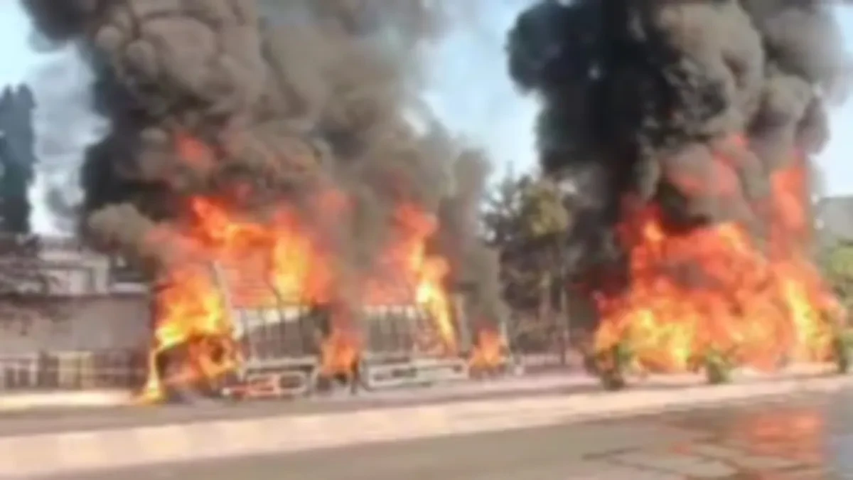 इंदौर के मांगलिया तेल डिपो के पास भीषण आग, इलाके में मचा हड़कंप