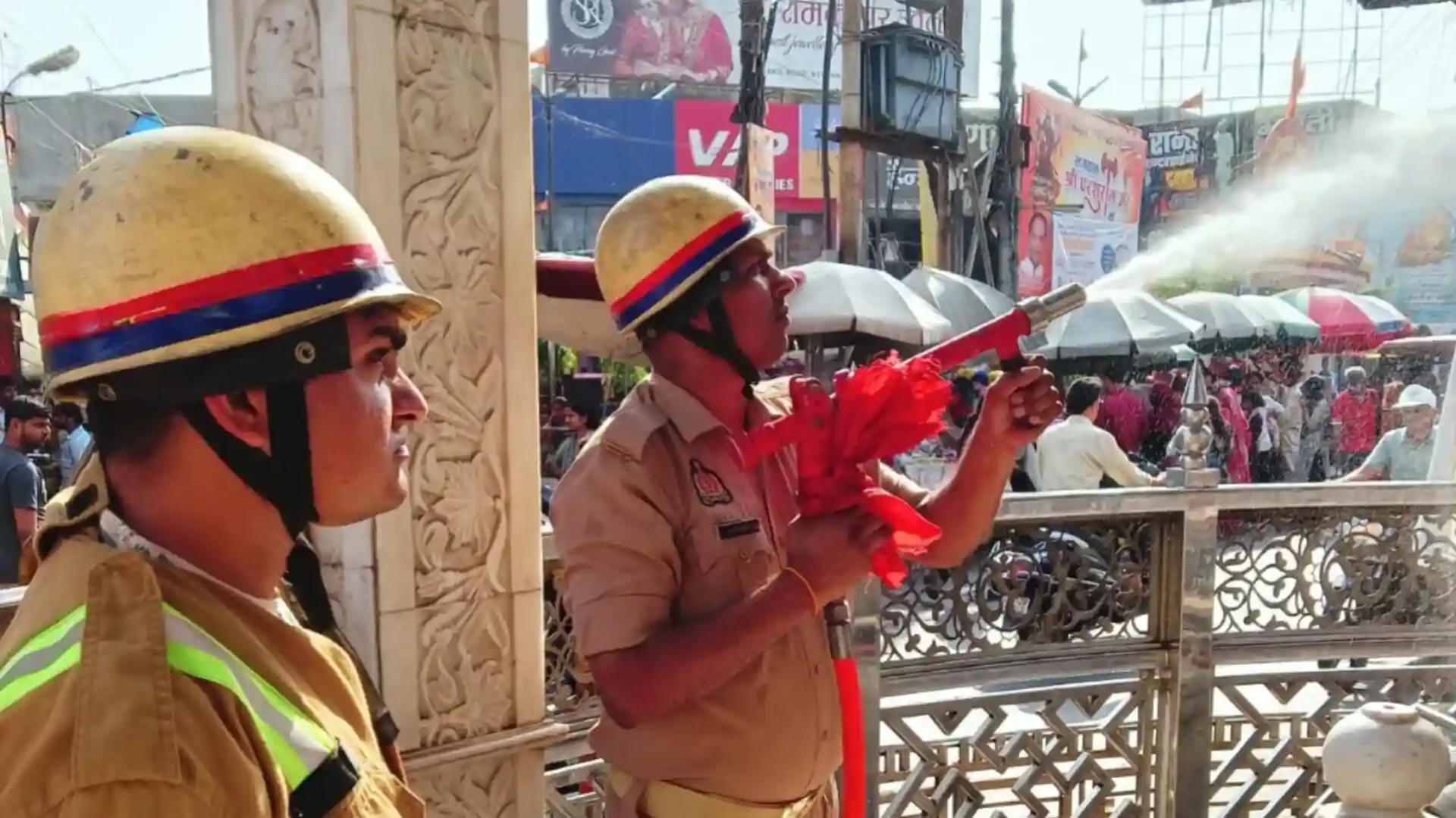 मुजफ्फरनगर: शिव मूर्ति के पीछे बॉक्स में लगी आग, मची अफरा-तफरी