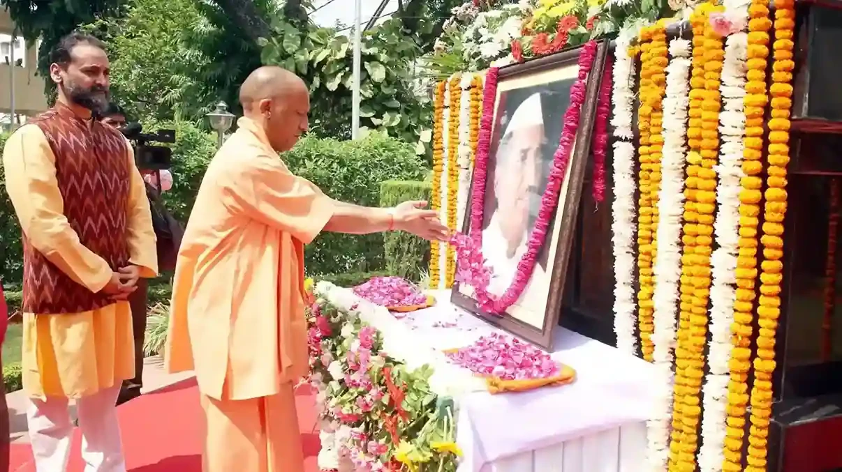 सीएम योगी ने हेमवती नंदन बहुगुणा को दी श्रद्धांजलि, जयंती पर किया नमन