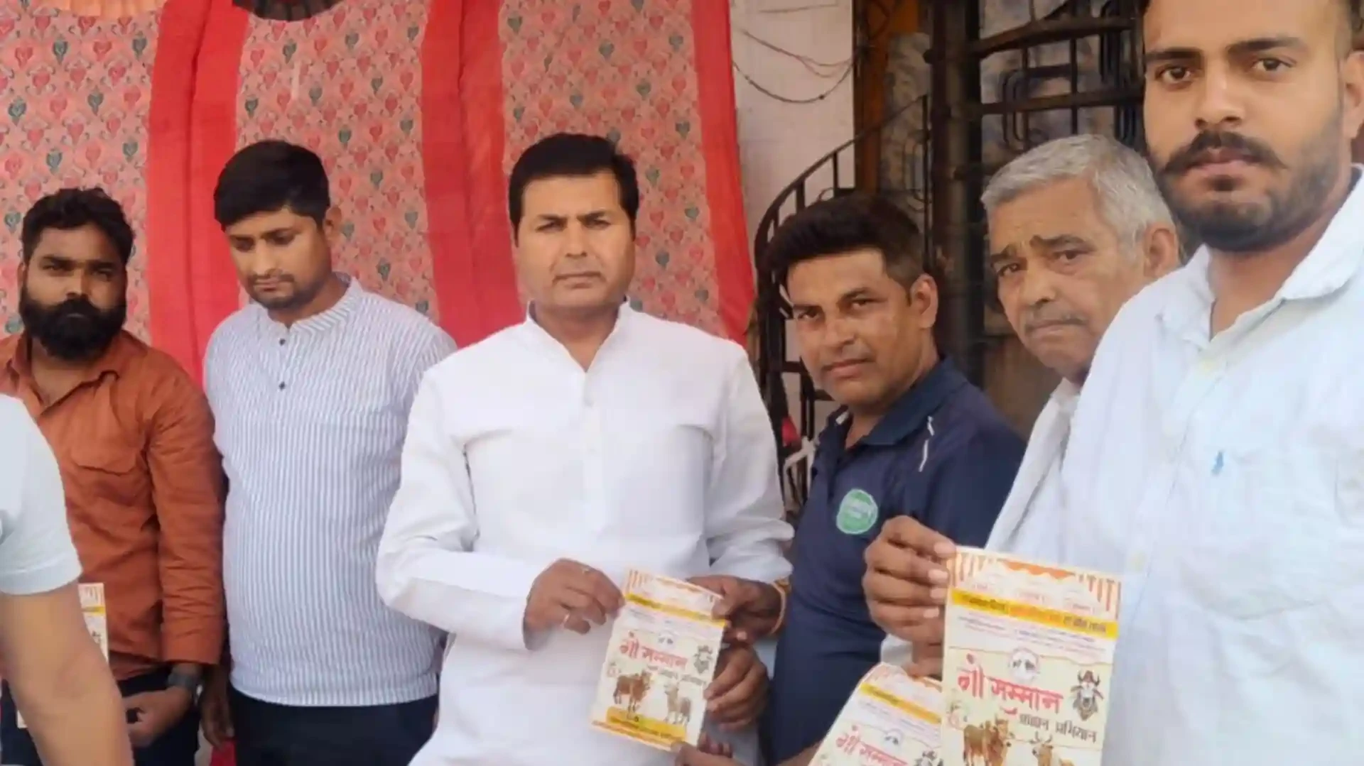 मुजफ्फरनगर: शिव चौक पर गौ सम्मान अभियान, 4353 लोगों ने किए हस्ताक्षर