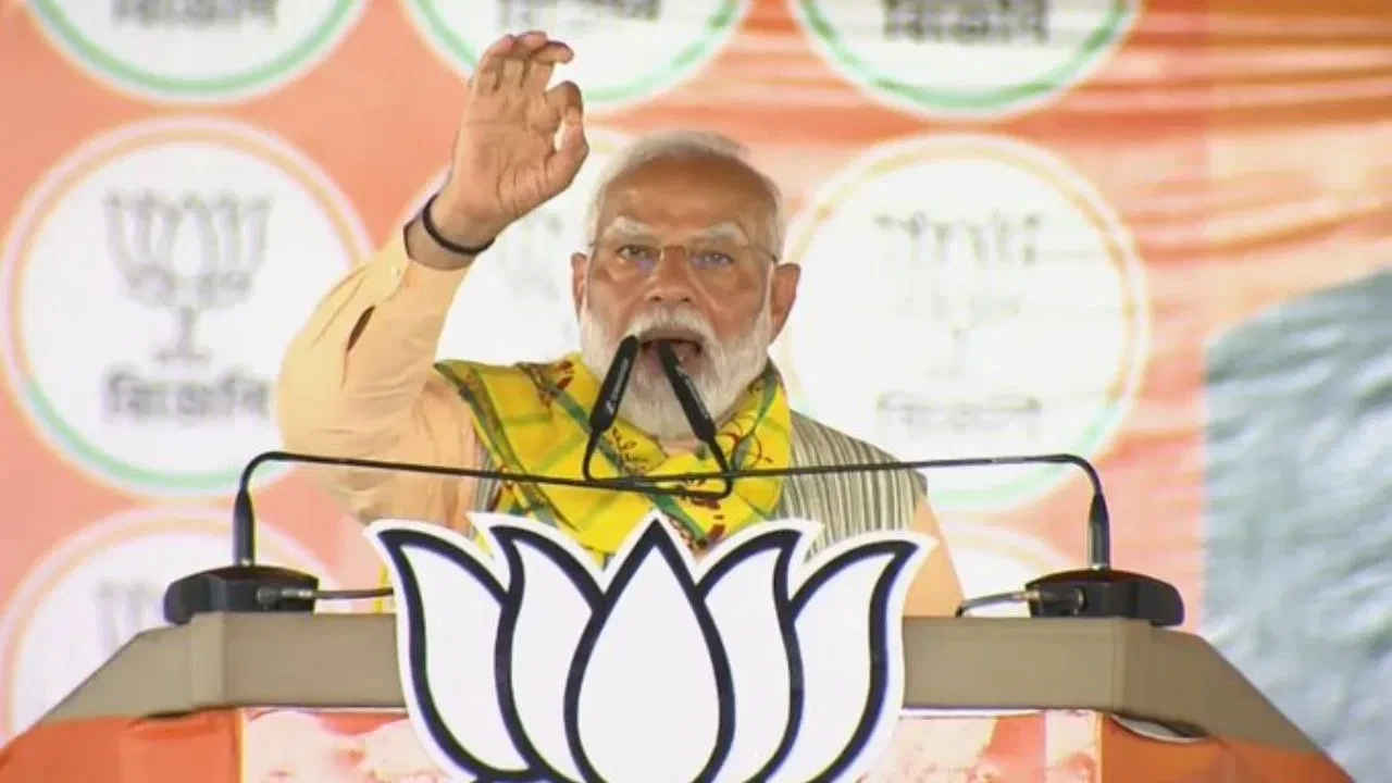 ‘मां रोई, माटी बिकी, मानुष पलायन को मजबूर’: बनगांव रैली में पीएम मोदी का टीएमसी पर हमला