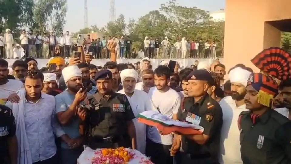 बागपत के लाल सोहित चौहान का सैन्य सम्मान के साथ अंतिम संस्कार, उमड़ा जनसैलाब