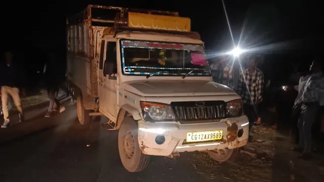 सीपत: तेज रफ्तार पिकअप पलटी, एक की मौत, 12 घायल