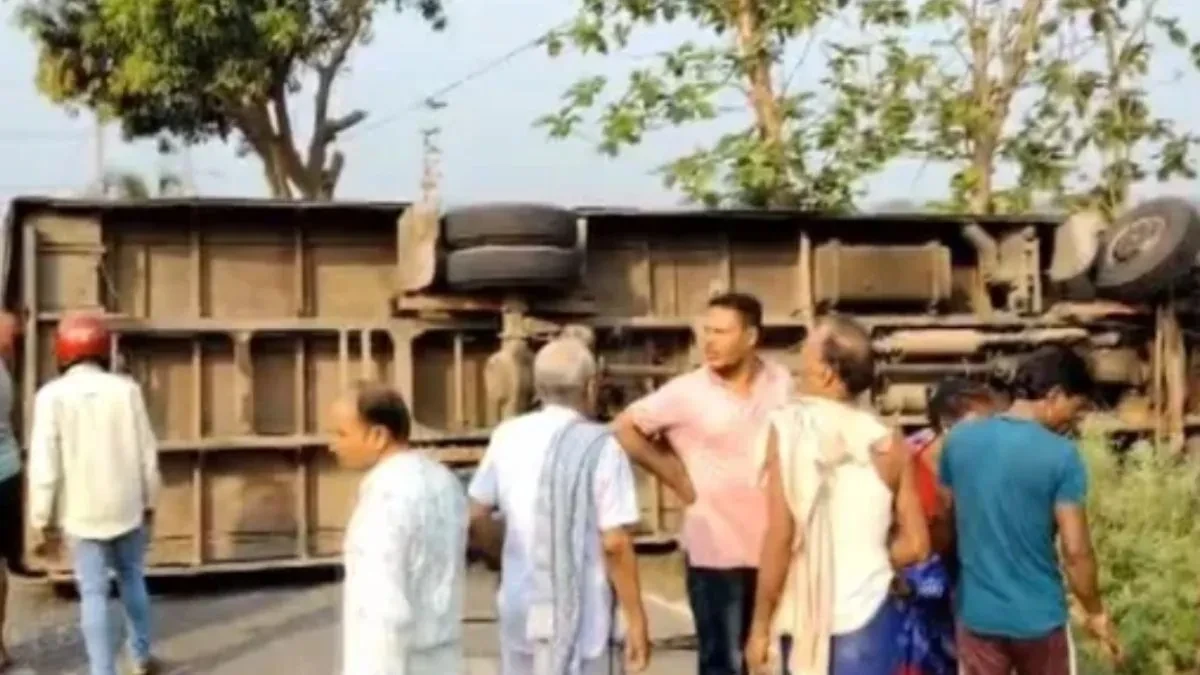 ओडिशा: नयागढ़ में यात्री बस पलटने से 20 लोग गंभीर रूप से घायल, जांच जारी