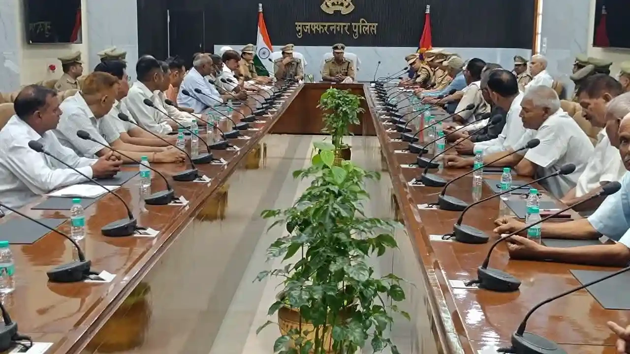 मुजफ्फरनगर: पुलिस पेंशनर्स से मिले DIG अभिषेक सिंह, समस्याएं सुनकर दिए निस्तारण के निर्देश