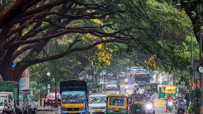 दिल्ली में आंधी से टूटी गर्मी की रफ्तार, मौसम में फिर बदलाव के संकेत