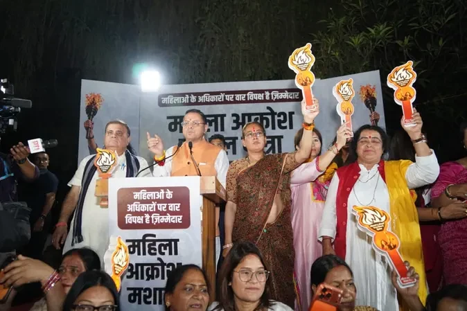 देहरादून में महिला आक्रोश मशाल यात्रा, सीएम धामी ने विपक्ष पर साधा निशाना