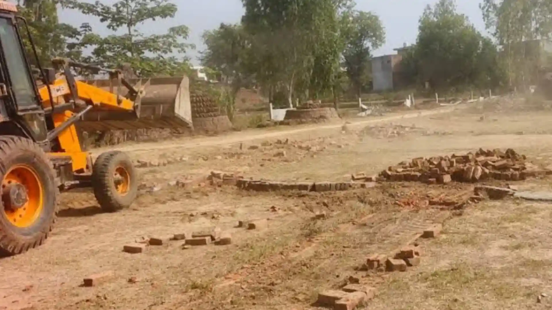 मुजफ्फरनगर में एमडीए की बड़ी कार्रवाई, 20 बीघा अवैध प्लॉटिंग ध्वस्त