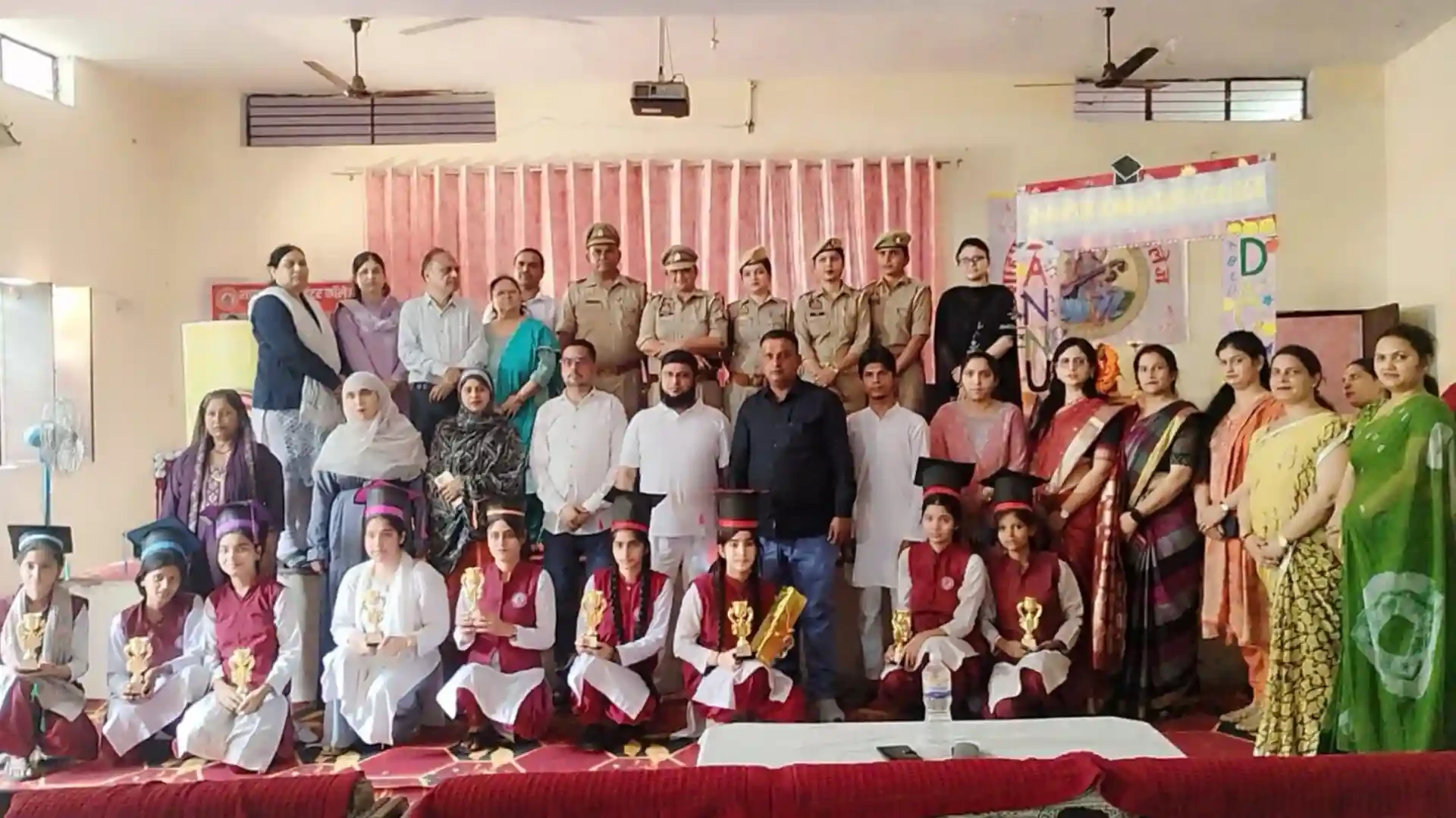 शाहपुर कन्या इंटर कॉलेज में मेधावी छात्राओं का भव्य सम्मान समारोह