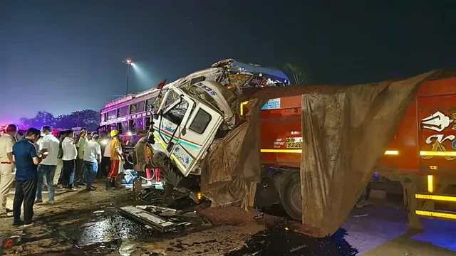 राउरकेला से जाजपुर जा रही बस की ट्रक से टक्कर, 4 की मौत; 20 से अधिक घायल