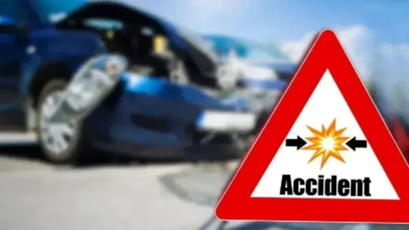 गुजरात में दर्दनाक हादसा: तेज रफ्तार बस ने वैन को मारी टक्कर,  6 की मौत