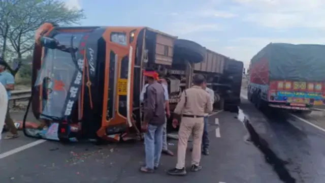 एमपी: बारातियों से भरी बस पलटी, दूल्हे की दादी समेत 3 की मौत