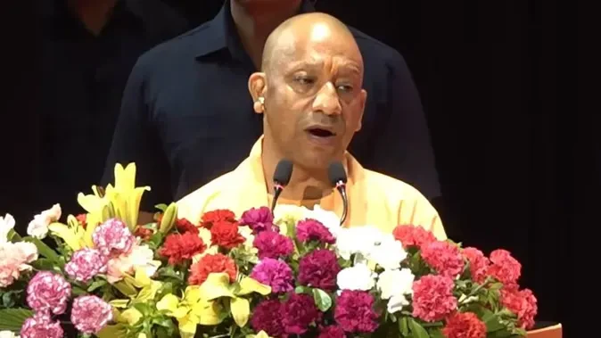 लखनऊ में श्रमवीर गौरव समारोह, सीएम योगी ने योजनाओं का किया शुभारंभ