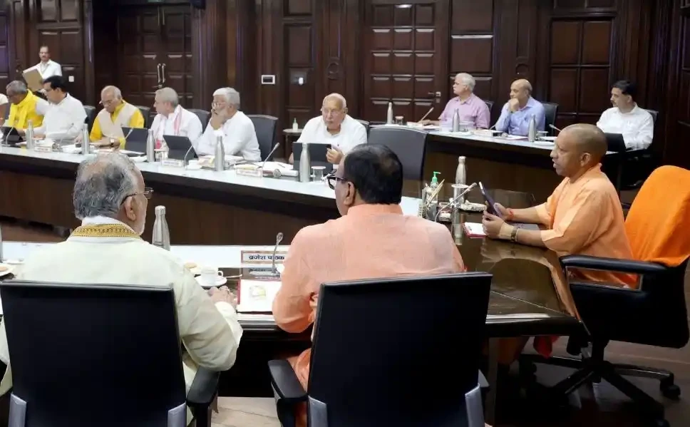योगी कैबिनेट की अहम बैठक कल, तबादला नीति और DA पर लग सकती है मुहर
