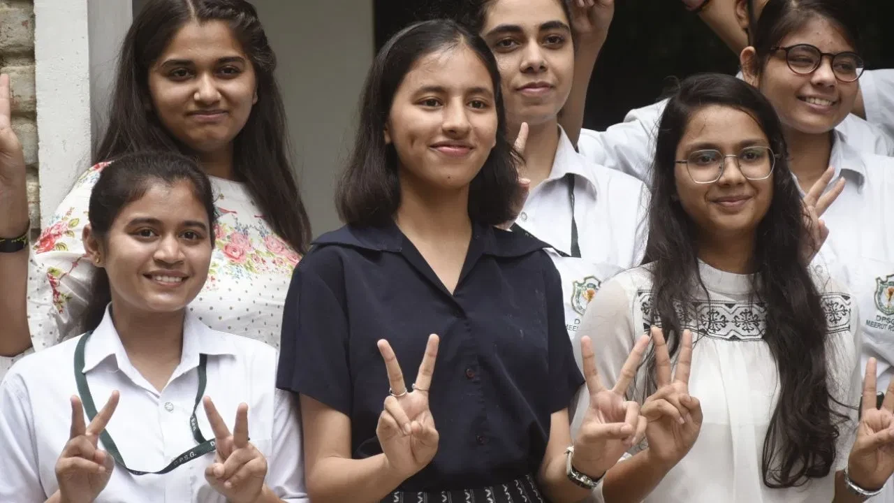 हिमाचल 12वीं बोर्ड रिजल्ट: जारी टॉपर्स की सूची जारी, छात्राओं का दबदबा कायम