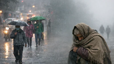 यूपी में आंधी-बारिश का असर: तापमान में भारी गिरावट, कई जिलों में ठंडक बढ़ी