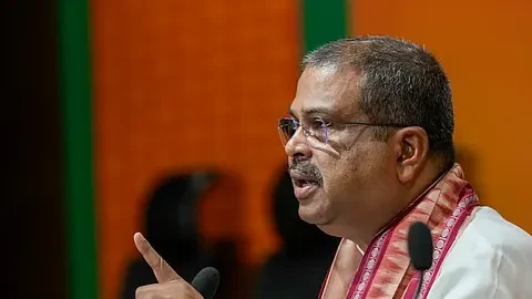 पश्चिम बंगाल में लोकतंत्र पर सवाल, धर्मेंद्र प्रधान का ममता बनर्जी पर तीखा हमला