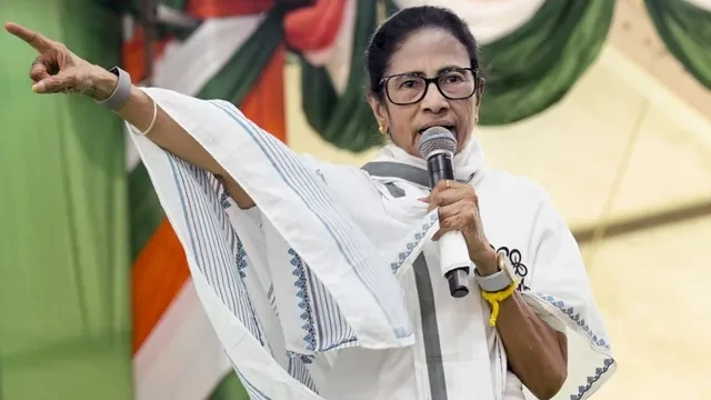 टीएमसी में बगावत! ममता बनर्जी की बैठक में नहीं पहुंचे 9 विधायक