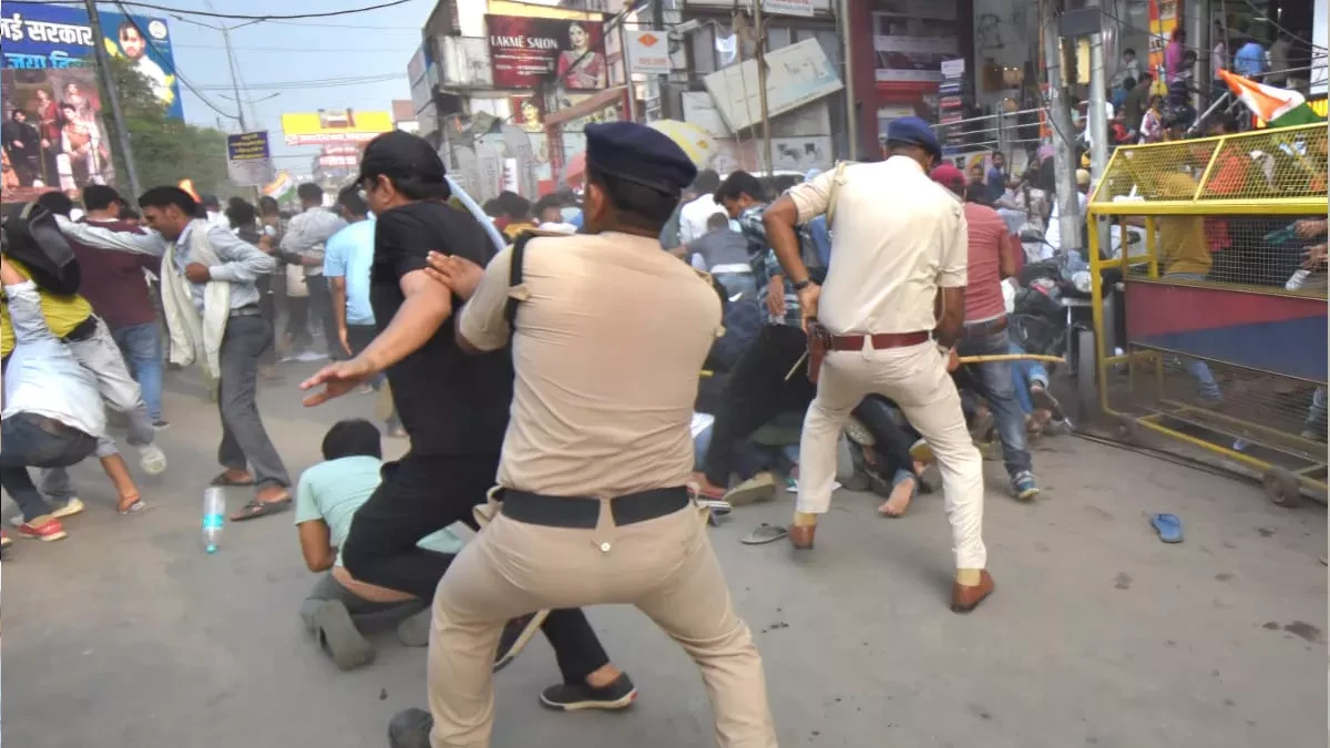 पटना में TRE-4 को लेकर छात्रों का उग्र प्रदर्शन, लाठीचार्ज में कई घायल