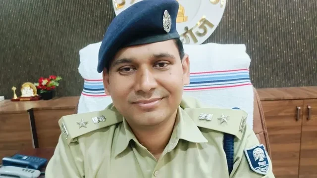 किशनगंज पुलिस में बड़ा एक्शन, 4 थानाध्यक्ष सस्पेंड, 194 कर्मी सम्मानित