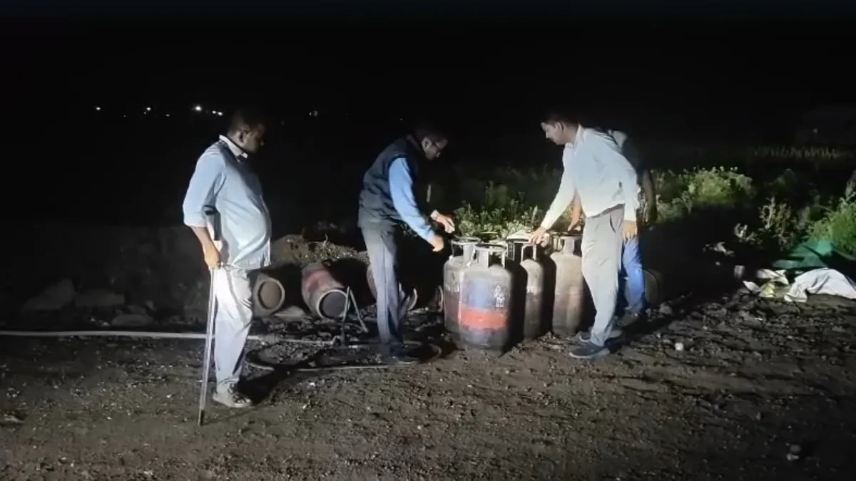 छत्तीसगढ़: एलपीजी गैस चोरी में बड़ा खुलासा, खाद्य अधिकारी समेत तीन गिरफ्तार