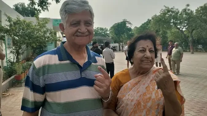 हरियाणा निकाय चुनाव: मतदान केंद्रों पर उमड़ी भीड़, कई जगह लंबी कतारें