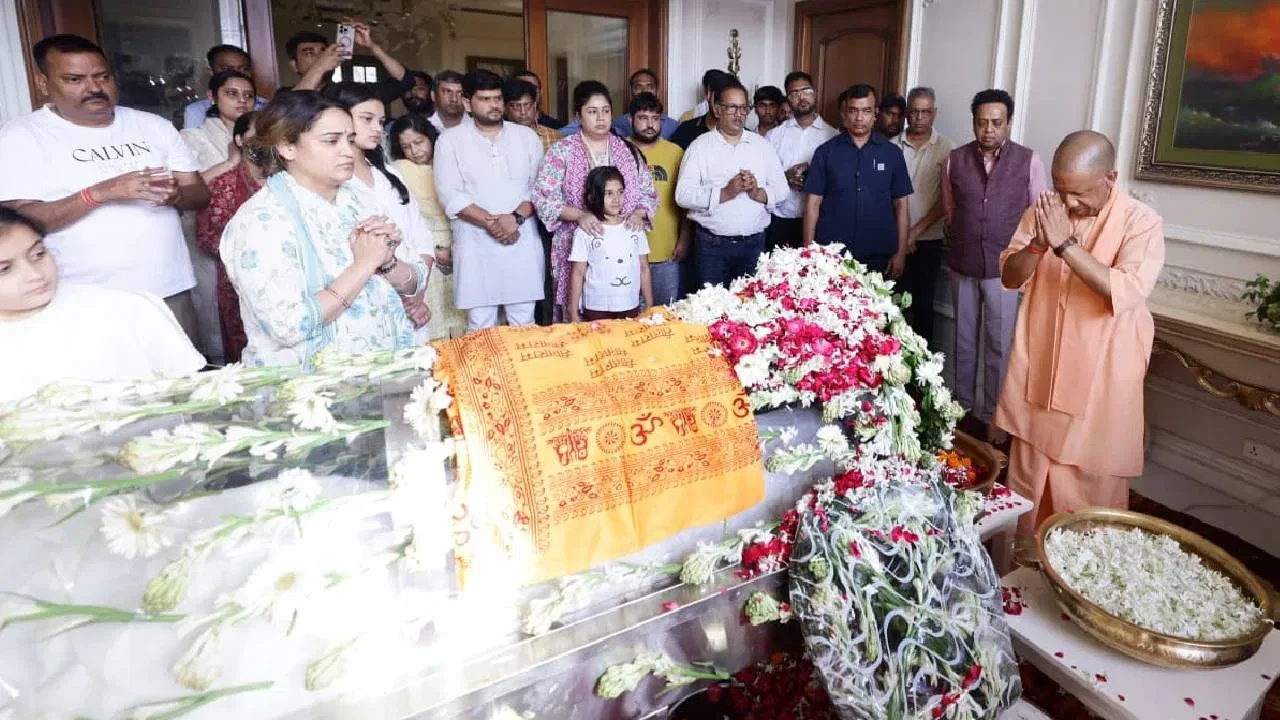 प्रतीक यादव की मौत का कारण पल्मोनरी एम्बोलिज्म, पार्थिव शरीर को सीएम योगी ने दी पुष्पांजलि