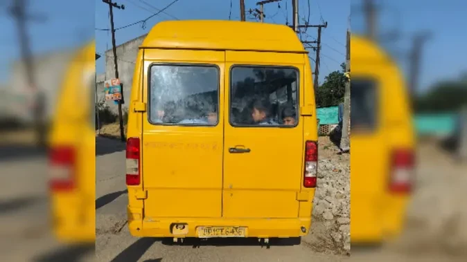 मुजफ्फरनगर: एंबुलेंस के नाम पर दौड़ रहा था स्कूली वाहन, परिवहन विभाग ने लगाया भारी जुर्माना