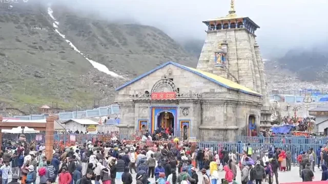 केदारनाथ धाम में उमड़ा श्रद्धालुओं का सैलाब, चार दिनों में एक लाख से अधिक यात्रियों ने किए दर्शन