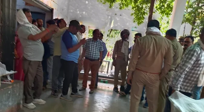 हमीरपुर में दर्दनाक हादसा: डंपर से टकराई वैन, एक परिवार के 4 लोगों की मौत