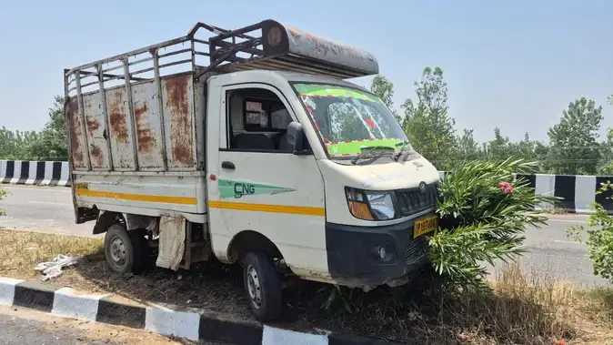 सहारनपुर में दर्दनाक हादसा, टेंपो के नीचे दबकर दो व्यापारियों की मौत