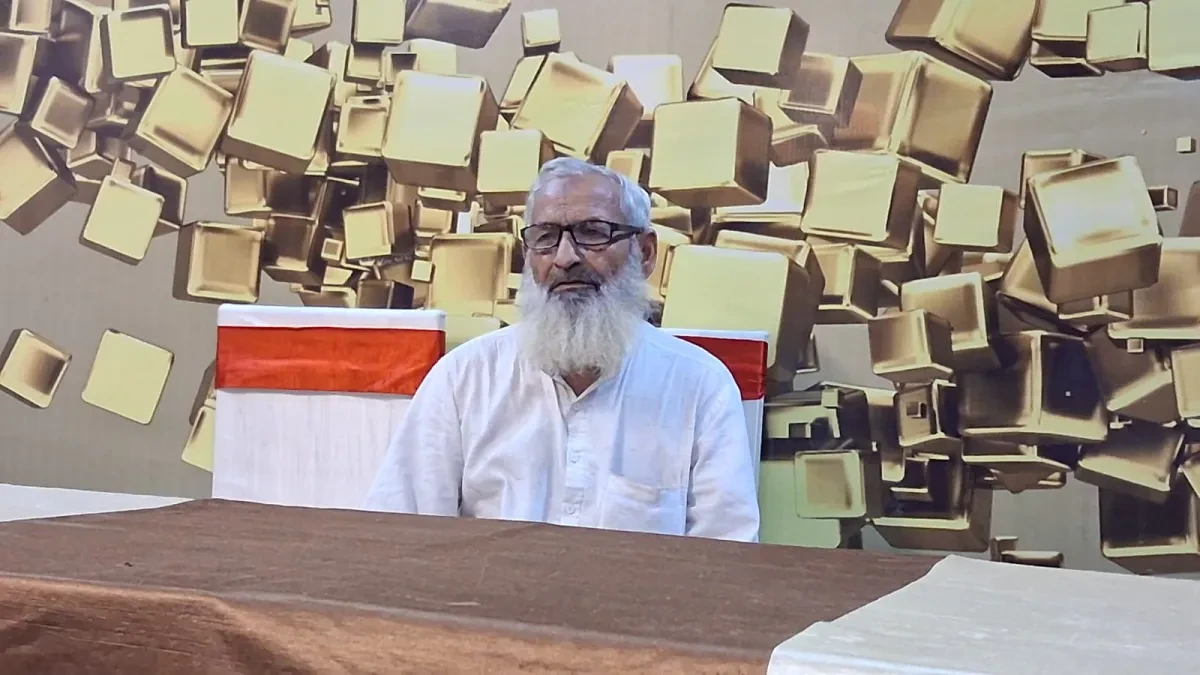 मुजफ्फरनगर में जमीन पर कब्जे का विवाद, बुजुर्ग दंपती ने सीएम दरबार में लगाई गुहार