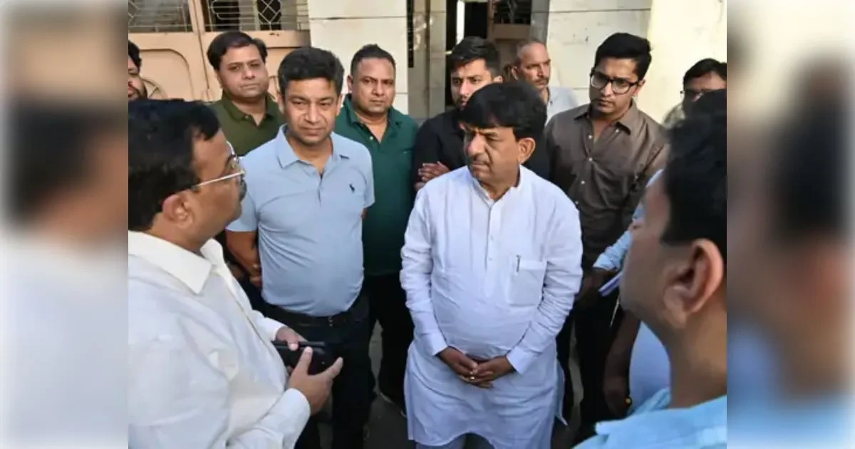 मुजफ्फरनगर: बिजली संकट पर सरकार सख्त, मंत्री कपिल देव ने अधिकारियों को फटकारा
